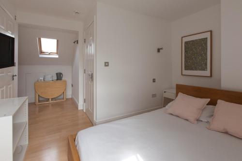 Thirsk Tooting Concept Studios by Allô Housing - image 10