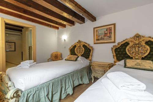 Gondola Luxury - Campo Santi Filippo e Giacomo