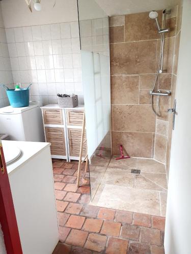 House with 3 bedrooms in Salbris with enclosed garden and WiFi - image 7