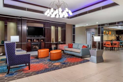 Comfort Inn & Suites