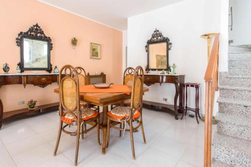 Independent Villa Located a few Minutes Walk From the Beach in Quiet Area, Palermo (fotografie 6)