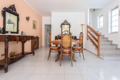 Independent Villa Located a few Minutes Walk From the Beach in Quiet Area, Palermo (fotografie 7)
