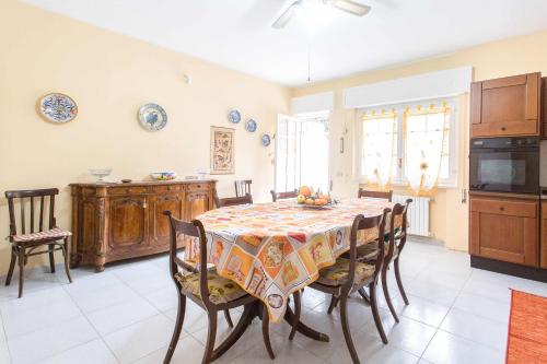 Independent Villa Located a few Minutes Walk From the Beach in Quiet Area, Palermo (fotografie 8)