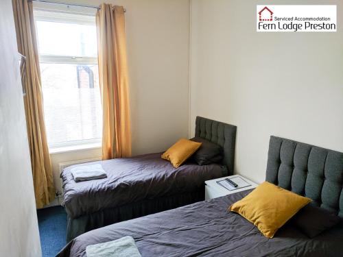 4 Bedroom House at Fern Lodge Preston Serviced Accommodation - Free WiFi & Parking in Ashton