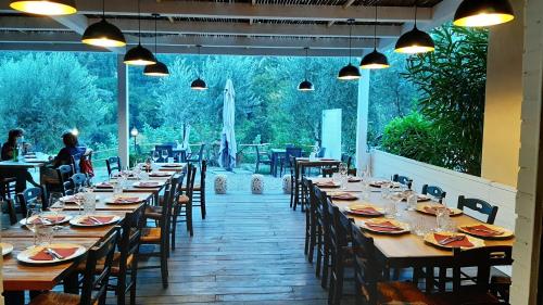 餐廳, Bio Agriturismo Valle dei Calanchi in 泰韋里納卡斯蒂廖內
