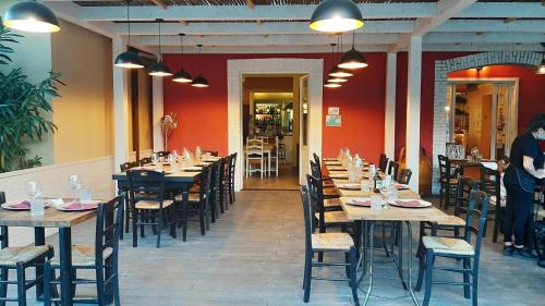 餐廳, Bio Agriturismo Valle dei Calanchi in 泰韋里納卡斯蒂廖內