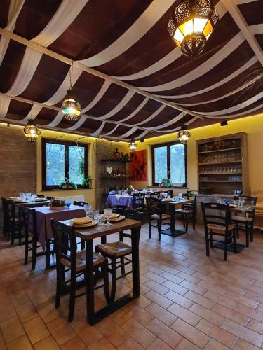 餐廳, Bio Agriturismo Valle dei Calanchi in 泰韋里納卡斯蒂廖內