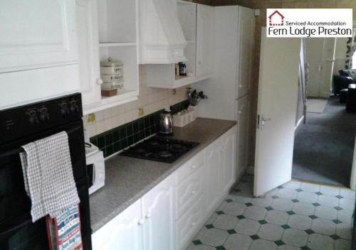 4 Bedroom House at Fern Lodge Preston Serviced Accommodation - Free WiFi & Parking