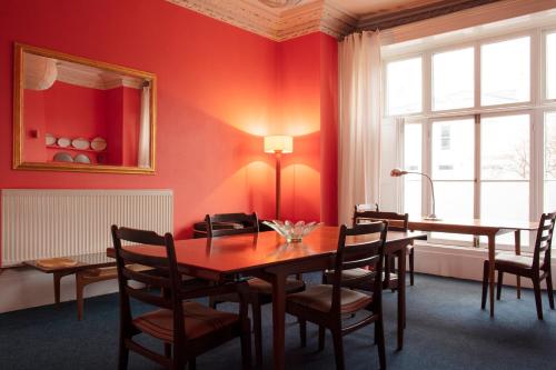 Square Tree House - image 11