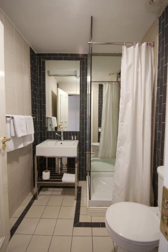 Deluxe Double Room image 9