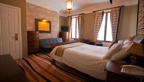 Deluxe Double Room image 2