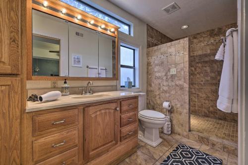 Chic Texas Home with Decks Walk to Canyon Lake - image 12