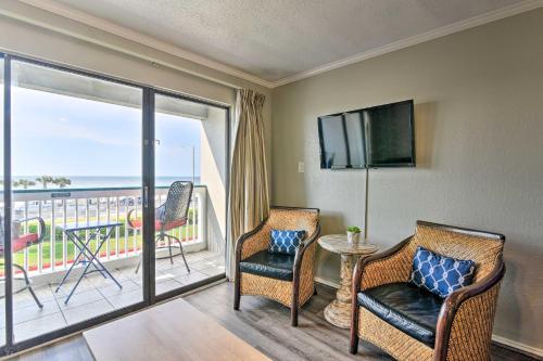 Charming Casa Del Mar Condo with Ocean Views! in Galveston, USA