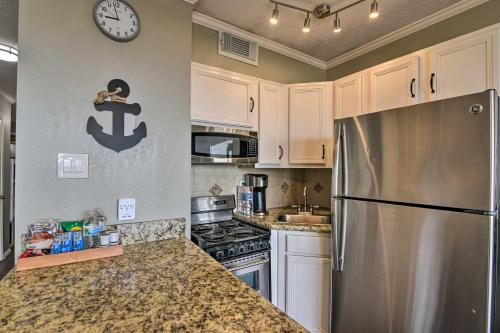 Charming Casa Del Mar Condo with Ocean Views! in Galveston, USA