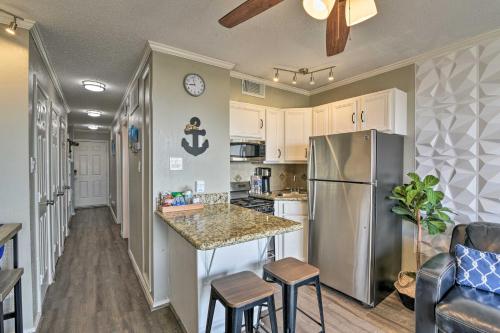 Charming Casa Del Mar Condo with Ocean Views! in Galveston, USA