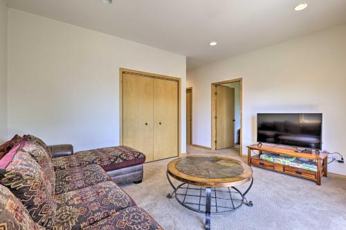 Updated Wildernest Escape with Deck and Mtn View! - image 12