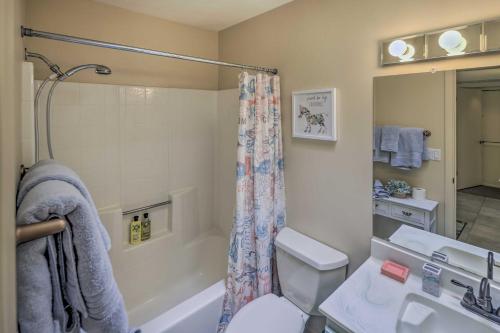 Family Home with Pool Less Than 3 Mi to Lake Havasu! - image 10