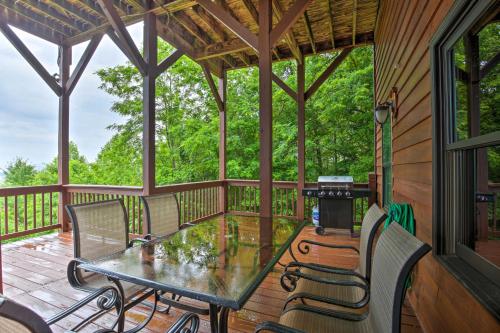 Large Murphy Cabin with Hot Tub and Mtn Views! - main image