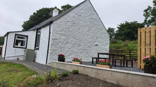 New cosy cottage with sea views in Girvan