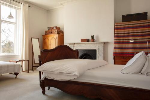 Square Tree House - image 9