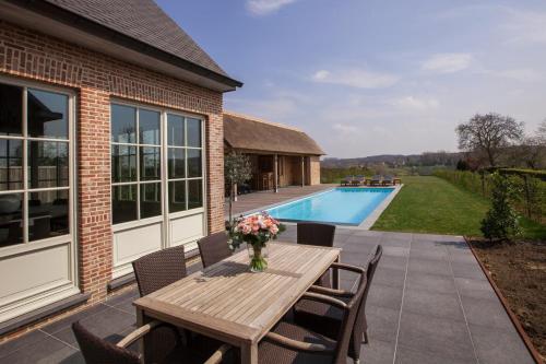 Pogled, Moderne villa met zwembad en poolhouse in Brakel