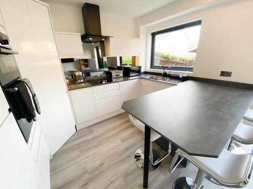 廚房, Harbourside House - Great Location - Parking - 2 En-Suites - Sleeps 5 Plus 1 in 普爾鎮