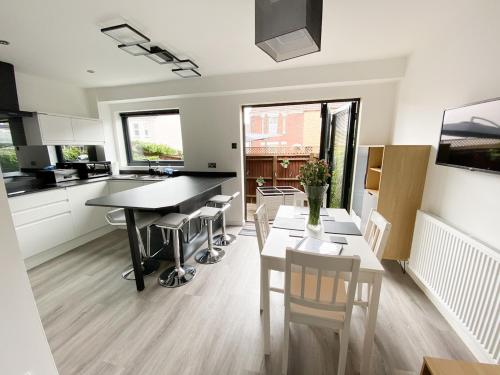 廚房, Harbourside House - Great Location - Parking - 2 En-Suites - Sleeps 5 Plus 1 in 普爾鎮