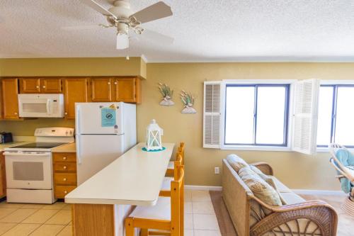 APATB III O2I 2BR 2BA Oceanfront Condo near popular Shore Drive - image 2