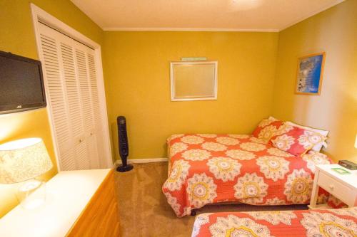 APATB III O2I 2BR 2BA Oceanfront Condo near popular Shore Drive - image 10