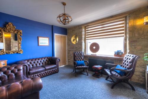 The Rockpool - private hot tub and sea views in Amble