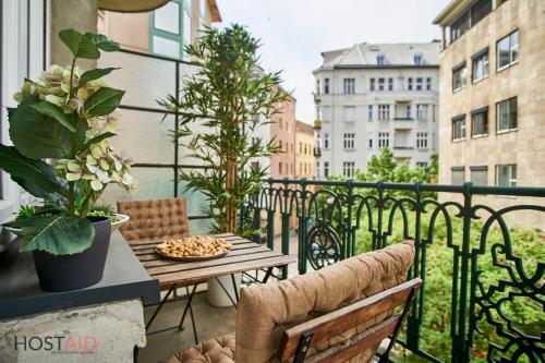 M52 Apartment - hostAID, Budapest