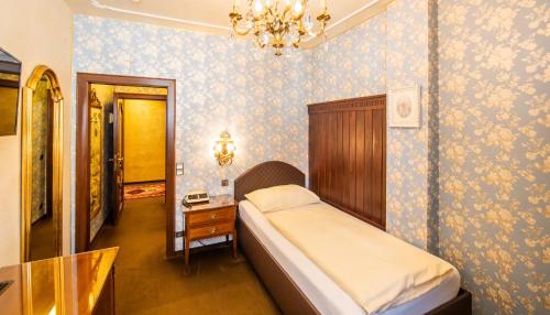 Hotel Palais Porcia - image 3