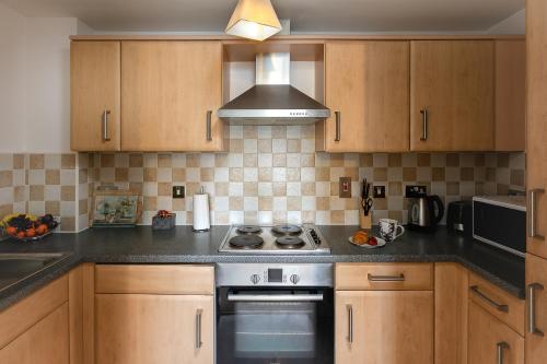 KVM - Peacock Apartment close to town by KVM Serviced Accommodation photo 3