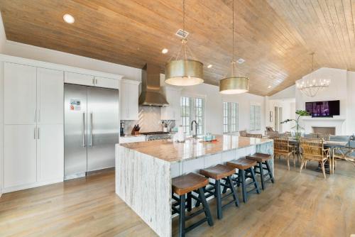 Tresca Pines Luxury Vacation Home - image 10