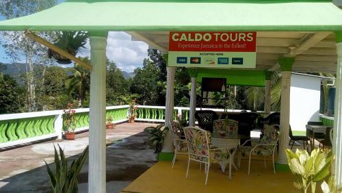 ผับ/เลาจน์, Caldo Tours in โอโค ริโอส