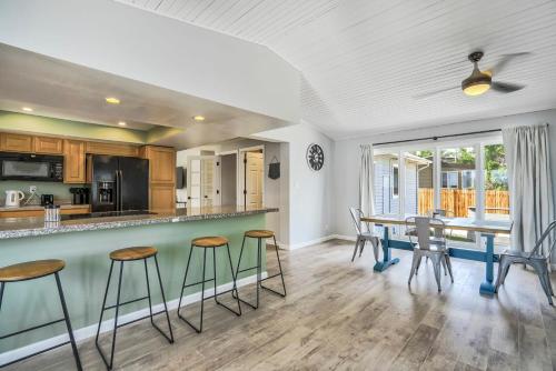 Modern 5BR House in Monument Near USAFA, Park in Monument, USA