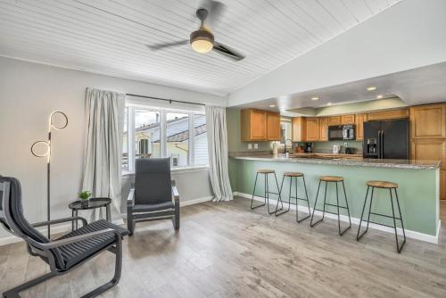 Modern 5BR House in Monument Near USAFA, Park in Monument, USA