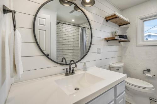 Modern 5BR House in Monument Near USAFA, Park in Monument, USA