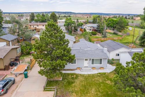 Modern 5BR House in Monument Near USAFA, Park in Monument, USA