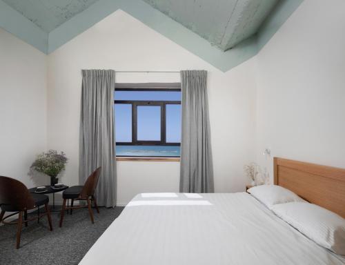 180 Boutique Hostel Room Type - Double Room with Sea View