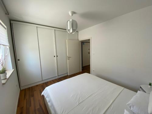 PRIVATE pool and Mediterranean garden apartment Mia - image 4