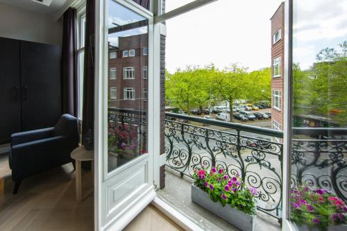 Hotel No. 377 House
