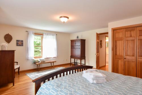 550 East Orleans Location Newly Furnished with Large Yard and Deck Outdoor Shower Central Air - image 10