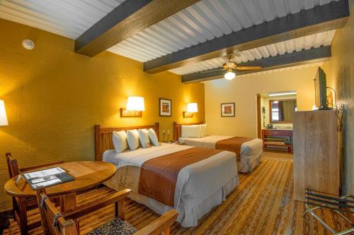 Thunderbird Lodge in شينل