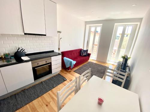 20-2 Lisbon Castle view apartment with French terrace, Lizbona