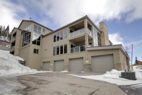 Powder Skiing Loft - image 7