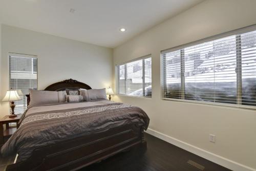 Powder Skiing Loft - image 8