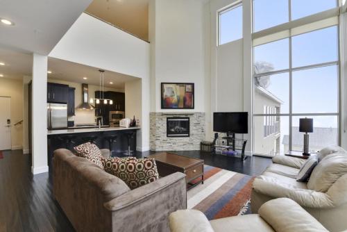 Powder Skiing Loft - image 11