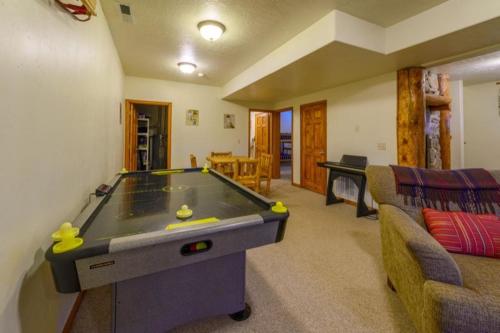Let`s Play Chalet - image 14