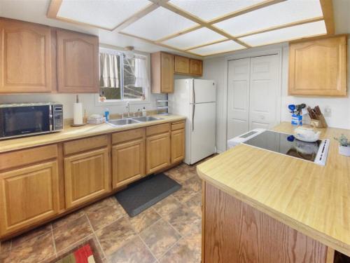 Mel`s Place Panguitch Lakeside cabin - image 12